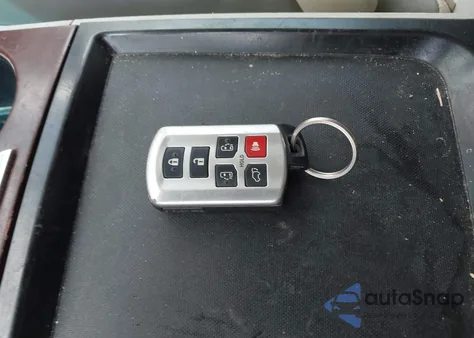 2011 Toyota Sienna Limited z USA, uszkodzony, nr VIN 5TDDK3DC2BS001541